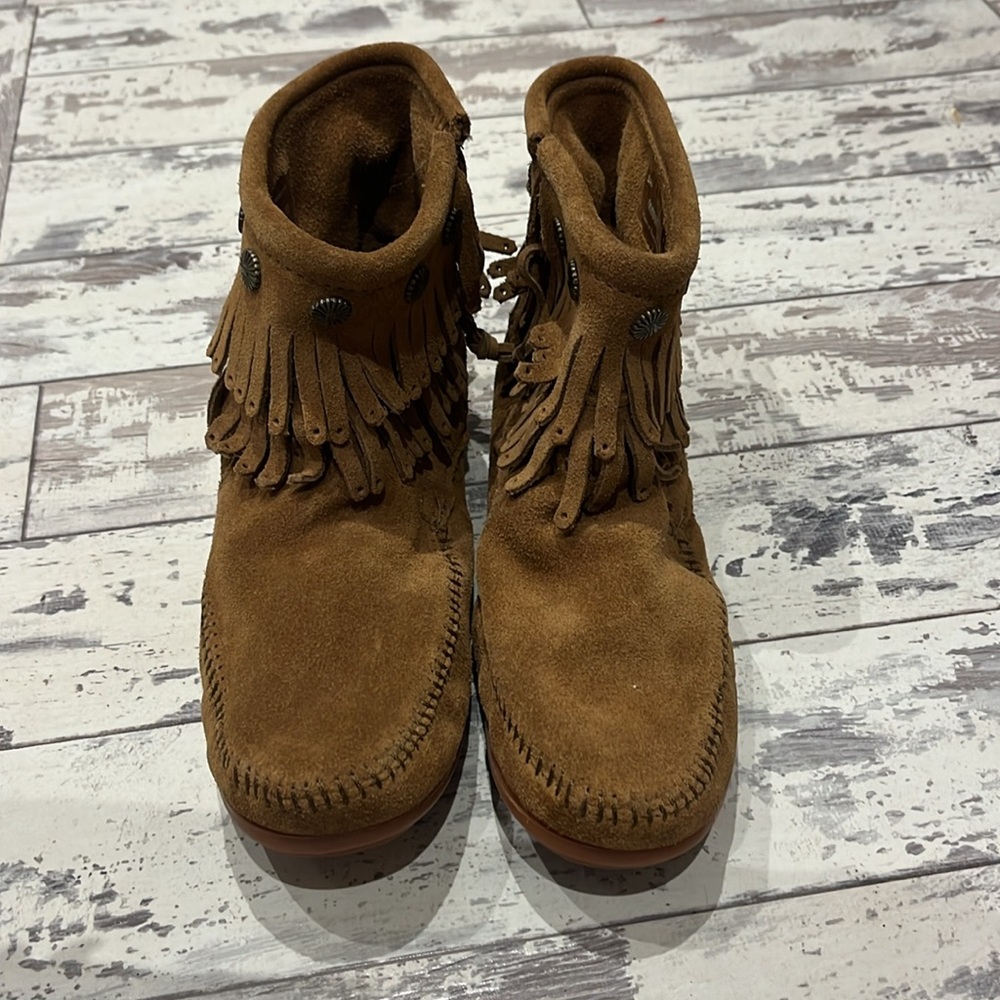 Minnetonka almost ankle moccasins w/fringe